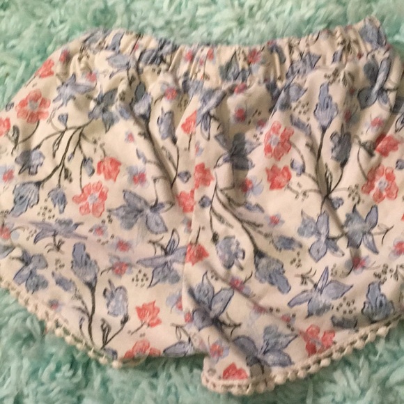 Soft velvet girls floral shorts - Picture 2 of 2